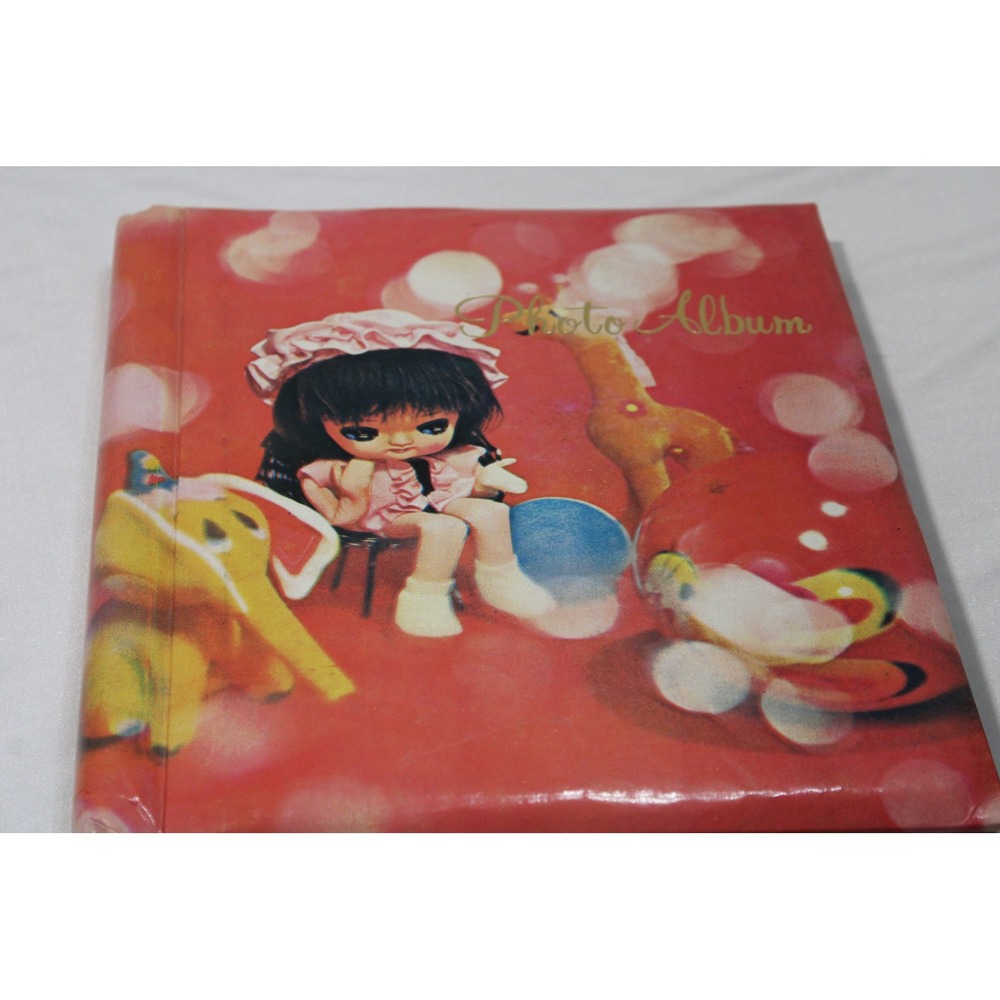 Vintage 70s Kitsch Big Eyed Doll Photo Album Magnetic Family Tree Red Toy Theme